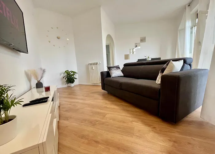 Appartamento Pyramidhouse - 100mq With View - 2km From The Colosseum Roma