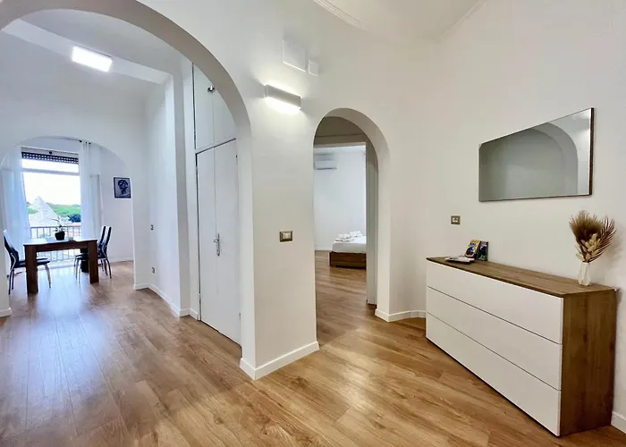 Pyramidhouse - 100mq With View - 2km From The Colosseum Appartamento