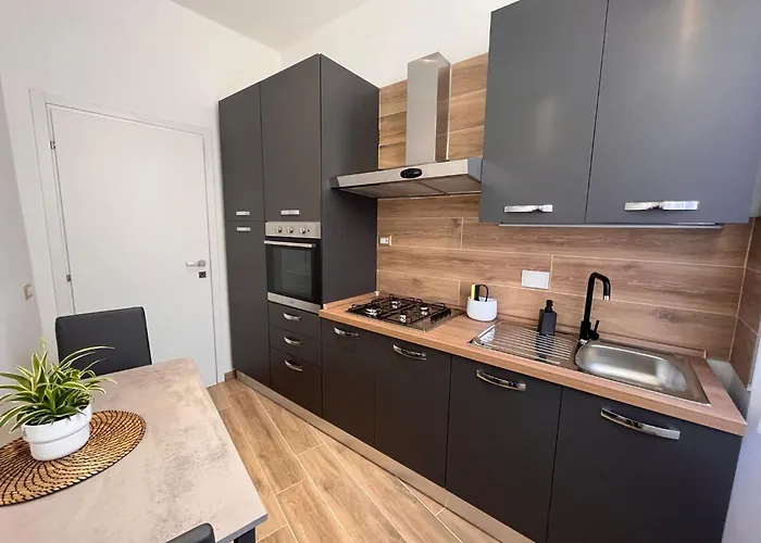 Pyramidhouse - 100mq With View - 2km From The Colosseum * Roma